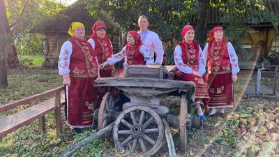 Збирають пісні та виступають по всій Сумській області - колектив "Вербиченька"