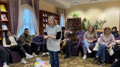 "Бандерольки перемоги": у Тернополі студенти виготовляли вироби, щоб допомогти ЗСУ