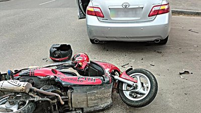 У Сумах сталася аварія з мотоциклістом У Сумах сталася аварія з мотоциклістом