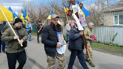 У Чорнобаї попрощалися з військовослужбовцем ЗСУ Віктором Орлом