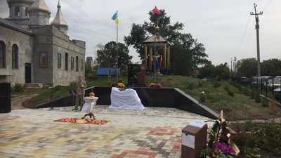 На Миколаївщині відкрили меморіальний комплекс загиблим військовим На Миколаївщині відкрили меморіальний комплекс загиблим військовим