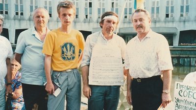 "Встановив перший синьо-жовтий прапор". У Дніпрі прощаються з громадським діячем Іваном Шуликом "Встановив перший синьо-жовтий прапор". У Дніпрі прощаються з громадським діячем Іваном Шуликом