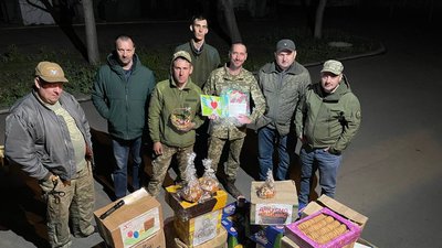 Волонтери Тернопільщини та Львівщини перед Великоднем передали допомогу на схід України