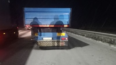 На трасі Київ-Чоп на Житомирщині вантажний бус в'їхав в пасажирський автобус На трасі Київ-Чоп на Житомирщині вантажний бус в'їхав в пасажирський автобус