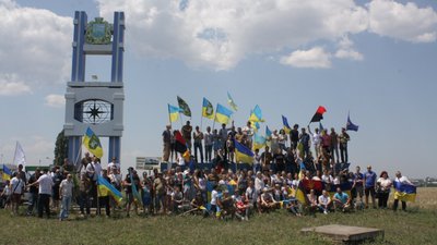 У Чорноморську на Одещині до Дня Конституції влаштували автопробіг У Чорноморську на Одещині до Дня Конституції влаштували автопробіг