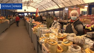 На Черкаському ринку триває торгівля