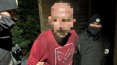 Поліція затримала закарпатця, який у стані сп’яніння вбив двох дітей та травмував їхню мати Поліція затримала закарпатця, який у стані сп’яніння вбив двох дітей та травмував їхню мати