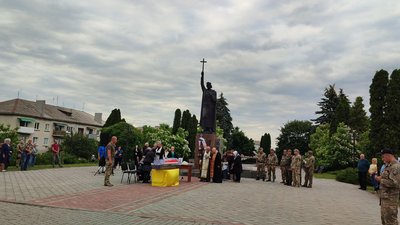 У громаді на Тернопільщині зустріли тіло загиблого військовослужбовця У громаді на Тернопільщині зустріли тіло загиблого військовослужбовця
