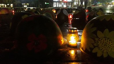 У Кропивницькому запалили 244 лампадки в пам'ять про захисників Донецького аеропорту