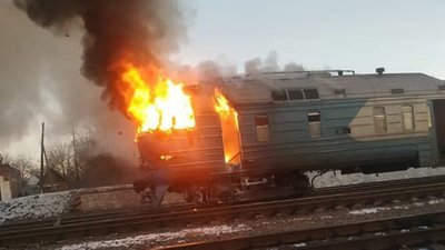 Пасажирський потяг загорівся на Сумщині (відео)