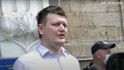 Мангеру не змогли вручити ухвалу про привід до суду: як це було (РЕПОРТАЖ) Мангеру не змогли вручити ухвалу про привід до суду: як це було (РЕПОРТАЖ)