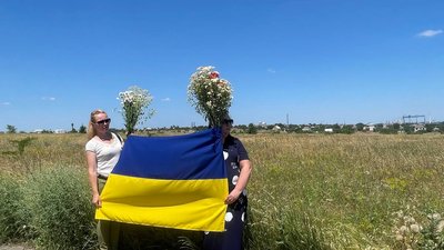 Жінки у "живому коридорі" Жінки у "живому коридорі"