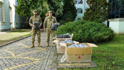 725 комплектів термобілизни передали у міськраді військовим із Мукачева