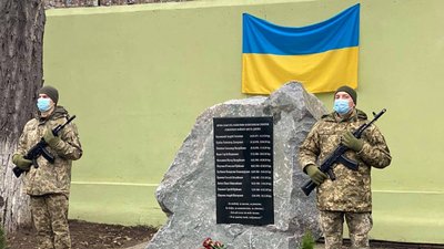 На Соборній площі Дніпра відкрили пам'ятник загиблим захисникам