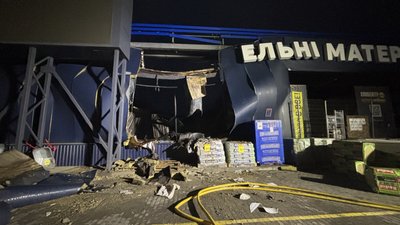 РФ вдарила по Епіцентру в Первомайську, що відомо про поранених на ранок 21 жовтня