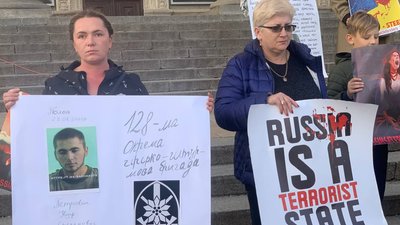 Жителька Тернопільщини майже два місяці чекає брата з російського полону