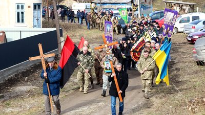 У громаді на Тернопільщині попрощалися із загиблим бійцем Василем Бабінцем У громаді на Тернопільщині попрощалися із загиблим бійцем Василем Бабінцем