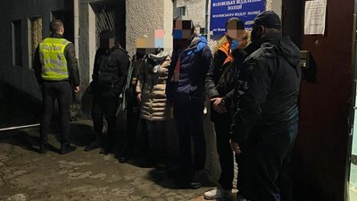 Чотирьох нелегальних мігрантів затримали на Закарпатті Чотирьох нелегальних мігрантів затримали на Закарпатті