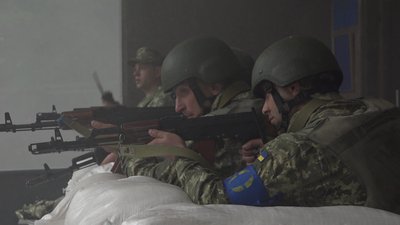 Захищали адмінбудівлі: як навчаються резервісти в Чернігові та Новгород-Сіверському Захищали адмінбудівлі: як навчаються резервісти в Чернігові та Новгород-Сіверському