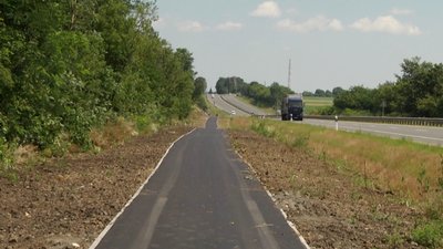На Хмельниччині будують першу велопішохідну доріжку вздовж траси На Хмельниччині будують першу велопішохідну доріжку вздовж траси