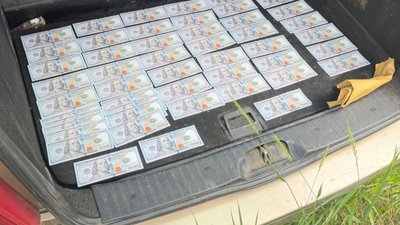 Гроші, вилучені у підозрюваних