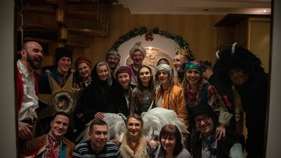 "Осучаснений і прив'язаний до подій": на Різдво у Рівному сьомий рік поспіль колядуватиме Зірковий вертеп "Осучаснений і прив'язаний до подій": на Різдво у Рівному сьомий рік поспіль колядуватиме Зірковий вертеп