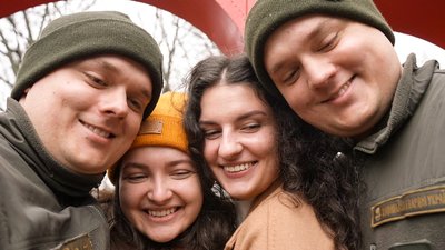 "Війна зміцнила стосунки". Історії кохання нацгвардійців-близнюків з Кропивницького "Війна зміцнила стосунки". Історії кохання нацгвардійців-близнюків з Кропивницького