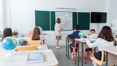Принижували та ображали: в одній із шкіл Херсонщини учні чинили булінг над вчителькою
