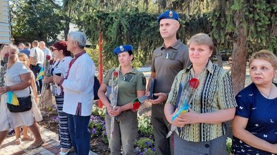 У Кропивницькому батьки загиблих воїнів підняли прапор України