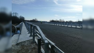 4 смуги руху: поблизу Киселівки відбудували міст через річку Замглай 4 смуги руху: поблизу Киселівки відбудували міст через річку Замглай