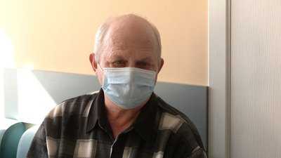 "Не хочу, щоб мене у мішок замотували": як рівненські пенсіонери вакцинуються від COVID "Не хочу, щоб мене у мішок замотували": як рівненські пенсіонери вакцинуються від COVID