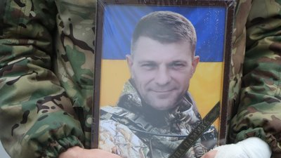 В Охтирці поховали військовослужбовців Олега Стрижака та Андрія Цвика В Охтирці поховали військовослужбовців Олега Стрижака та Андрія Цвика
