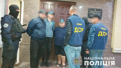 На Житомирщині блогерів підозрюють у трансляціях в Youtube знущань над людьми На Житомирщині блогерів підозрюють у трансляціях в Youtube знущань над людьми