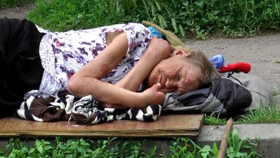 13 років без власного житла: житомирянка живе та ночує на вулиці 13 років без власного житла: житомирянка живе та ночує на вулиці