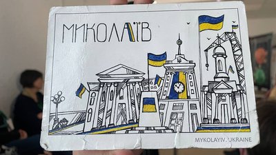 Жовто-блакитний Миколаїв: художниця розповіла про патріотичні листівки