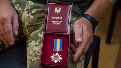 Трьох бійців з Дніпропетровщини відзначили державними нагородами