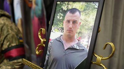 У Хмельницькому попрощалися із полеглим військовослужбовцем Дмитром Варіним