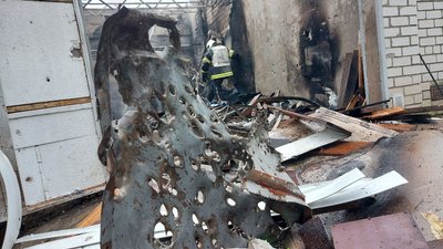 "Нічого не вціліло". Внаслідок обстрілу Харкова згорів гараж "Нічого не вціліло". Внаслідок обстрілу Харкова згорів гараж