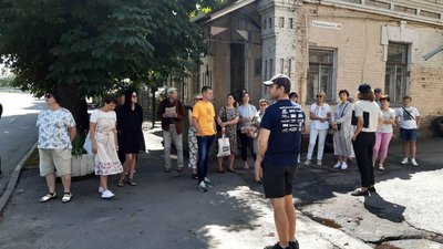 20 людей прийшли на екскурсію однією з найстаріших вулиць Хмельницького. 20 людей прийшли на екскурсію однією з найстаріших вулиць Хмельницького.