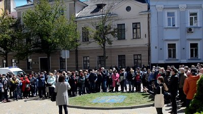 Біля міськради в Тернополі протестували представники промислових ринків Біля міськради в Тернополі протестували представники промислових ринків