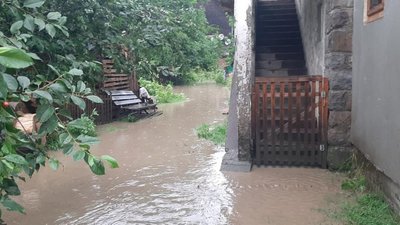 10 дворогосподарств та 4 підвали підтопило на Закарпатті внаслідок негоди 10 дворогосподарств та 4 підвали підтопило на Закарпатті внаслідок негоди