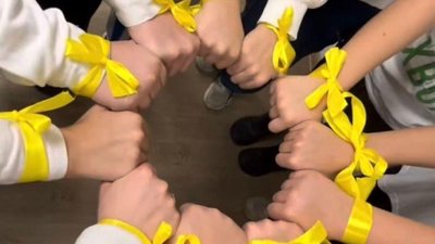 Зірки, військові, школярі підтримали акцію руху Жовта стрічка