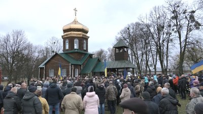 Говорив: будемо жити на вільній землі. На Черкащині прощалися з 21-річним воїном Говорив: будемо жити на вільній землі. На Черкащині прощалися з 21-річним воїном