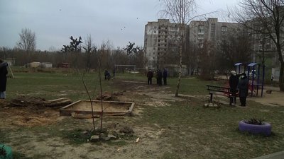 У Житомирі жителі будинків на вулиці Героїв Десантників знову вийшли на протест проти забудови У Житомирі жителі будинків на вулиці Героїв Десантників знову вийшли на протест проти забудови
