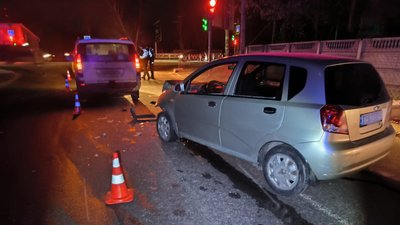 Вміст алкоголю в 16 разів перевищував норму: у Чернігові п’яний водій на легковику врізався в мікроавтобус Вміст алкоголю в 16 разів перевищував норму: у Чернігові п’яний водій на легковику врізався в мікроавтобус