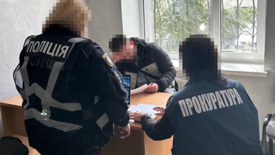 Вдарив кулаком у голову неповнолітнього