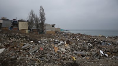 Зсув ґрунту на Одещині: маєтки сповзають до моря, влада шукає гроші Зсув ґрунту на Одещині: маєтки сповзають до моря, влада шукає гроші
