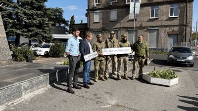 Встановлять на будівлі метрополітену: у Дніпрі презентували адресну табличку на честь 128-ї Бригади тероборони Встановлять на будівлі метрополітену: у Дніпрі презентували адресну табличку на честь 128-ї Бригади тероборони