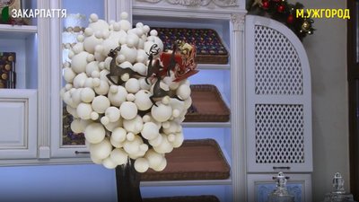 Копію щоколадної скульптури "Сакура на снігу" виготовив ужгородський кондитер Валентин Штефаньо