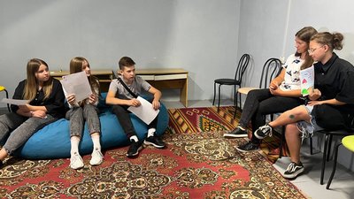 Молоді дизайнери: на Миколаївщині школярі створюють меблі своїми руками для шкільного укриття Молоді дизайнери: на Миколаївщині школярі створюють меблі своїми руками для шкільного укриття